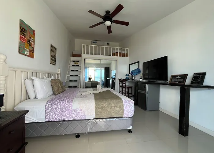 The Beachhouse Cebu 3*